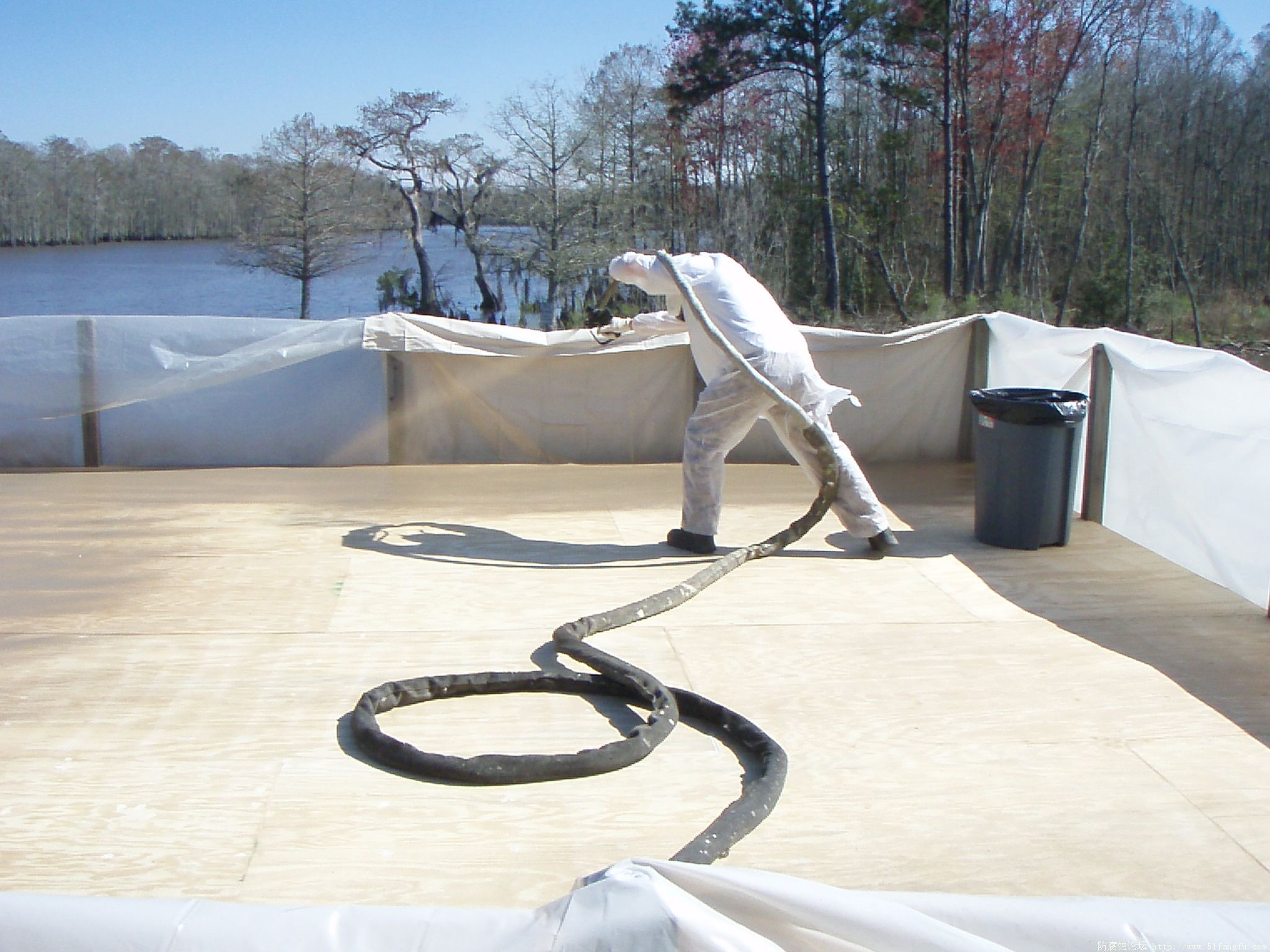 国外聚脲喷涂现场 - 中国聚氨酯联盟网 - powered by discuz!